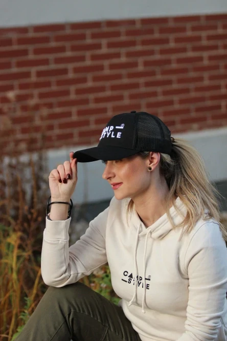 Kšiltovka WHITE on Black UNISEX